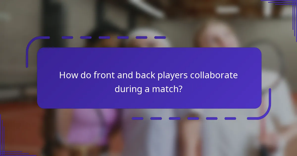 ¿Cuáles son las responsabilidades del jugador delantero en el dobles de bádminton?