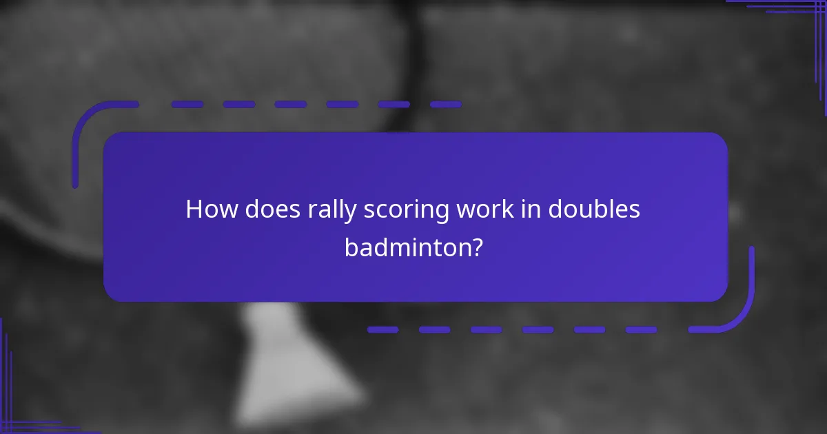 ¿Cómo funciona la puntuación tradicional en el bádminton dobles?