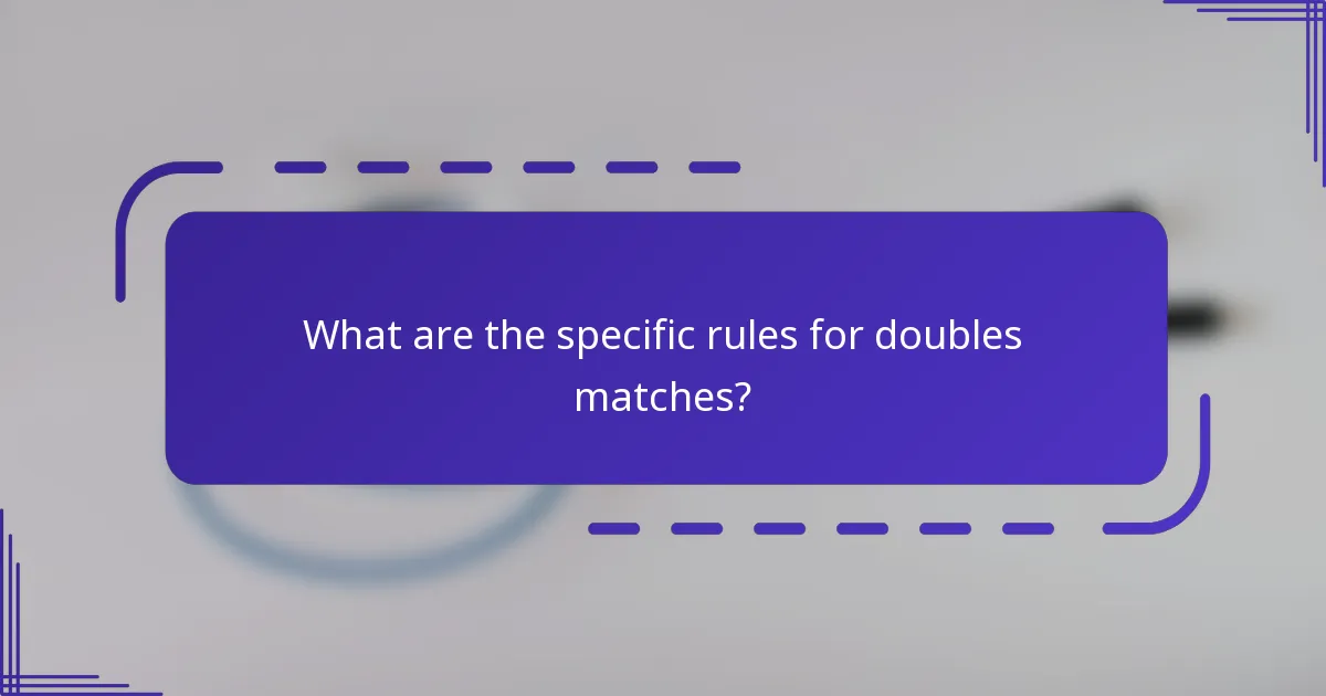 ¿Cómo difiere la puntuación en dobles de la puntuación en individuales?